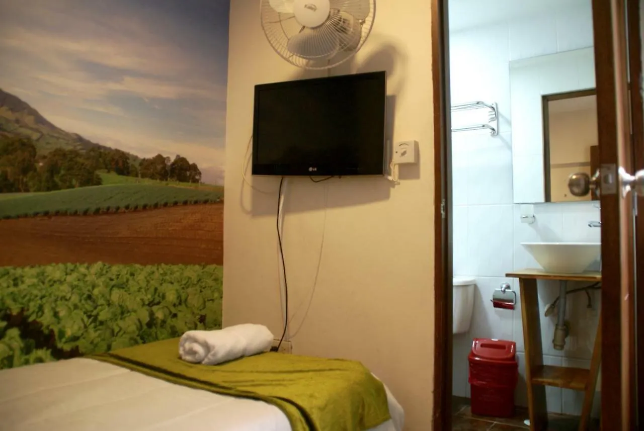The Happy Buddha Hostel Medellin 0*,
